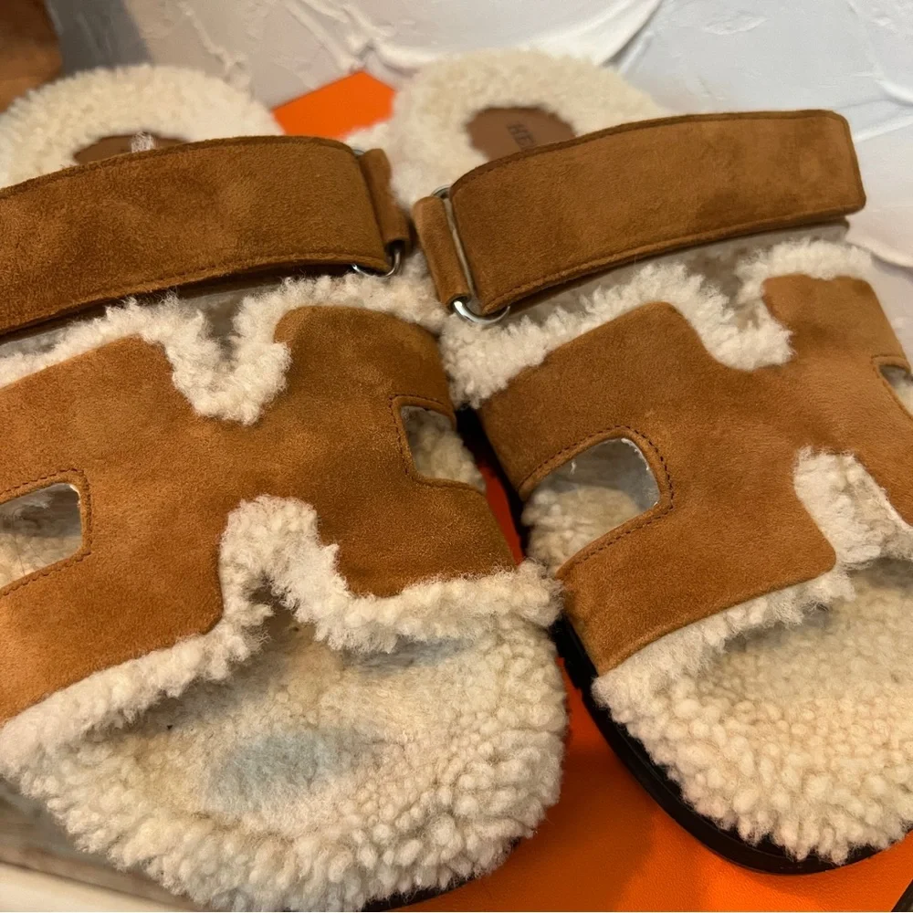 HERMES SHEARLING CHYPRE SANDALS SZ 37 1/2 - Picture 3 of 5